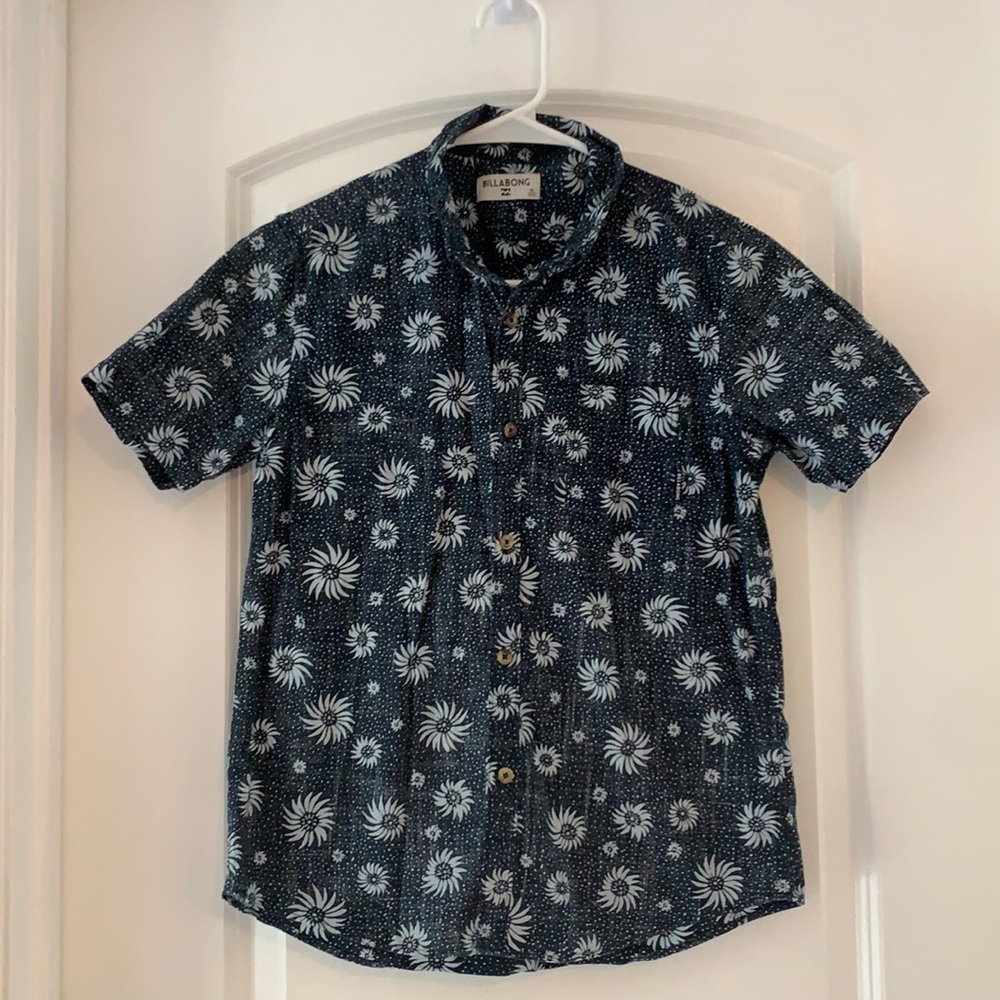 Billabong kids youth medium button up, deep blue short sleeve shirt.